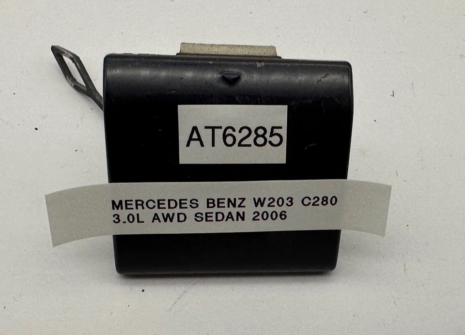 OEM 01-07 Mercedes-Benz W203 C280 C230 C320 parachoques trasero gancho de remolque tapa gris Foto 2 de 4