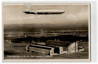 AK Friedrichshafen, Luftbild mit Zeppelin Graf Zeppelin - Alte Ansichtskarte