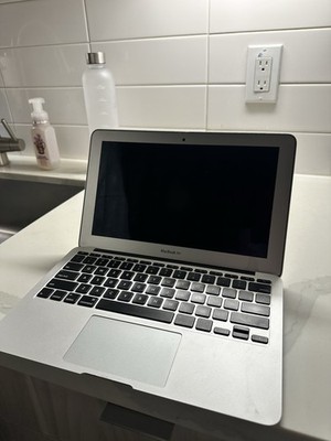 Apple MacBook Air 2013 Silver/4 GB Intel HD Graphics 5000