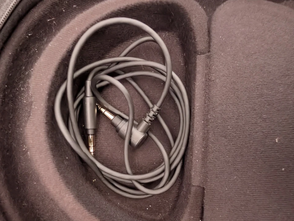 Sony WH-1000XM5 Wireless Over Ear Headphones - Black - Very good used Condition - Image 4 of 4