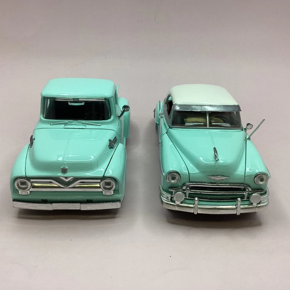 2x Mint Colour 1:24 Ford Pick-Up & Chevrolet Belair Model Cars (8E) MO#8754 - Image 2 of 4