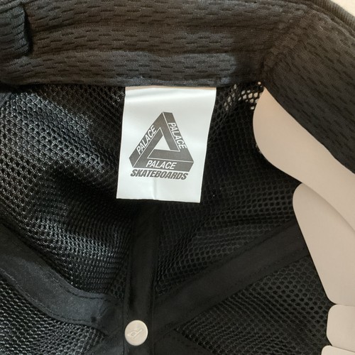 NUEVO CON ETIQUETAS PALACE x OAKLEY RARO 6 PANELES GORRA SOMBRERO NEGRO PLATA - Imagen 6 de 8
