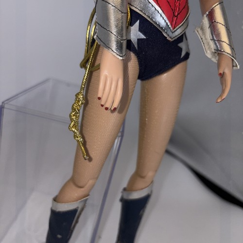 Tonner - Wonder Woman 16” Doll New 52 Small Chest - Picture 4 of 14