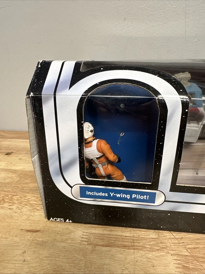 TOTALMENTE NUEVO Star Wars Trilogy Collection Y-Wing Fighter con piloto Foto 2 de 4
