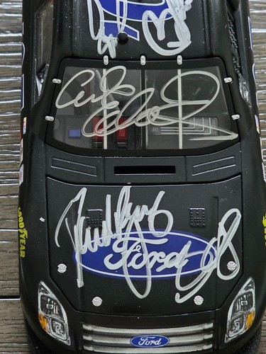 FORD FUSION CARL EDWARDS firmata '07 + 7 piloti pressofusi 1:24 serie Champion - Foto 16 di 16