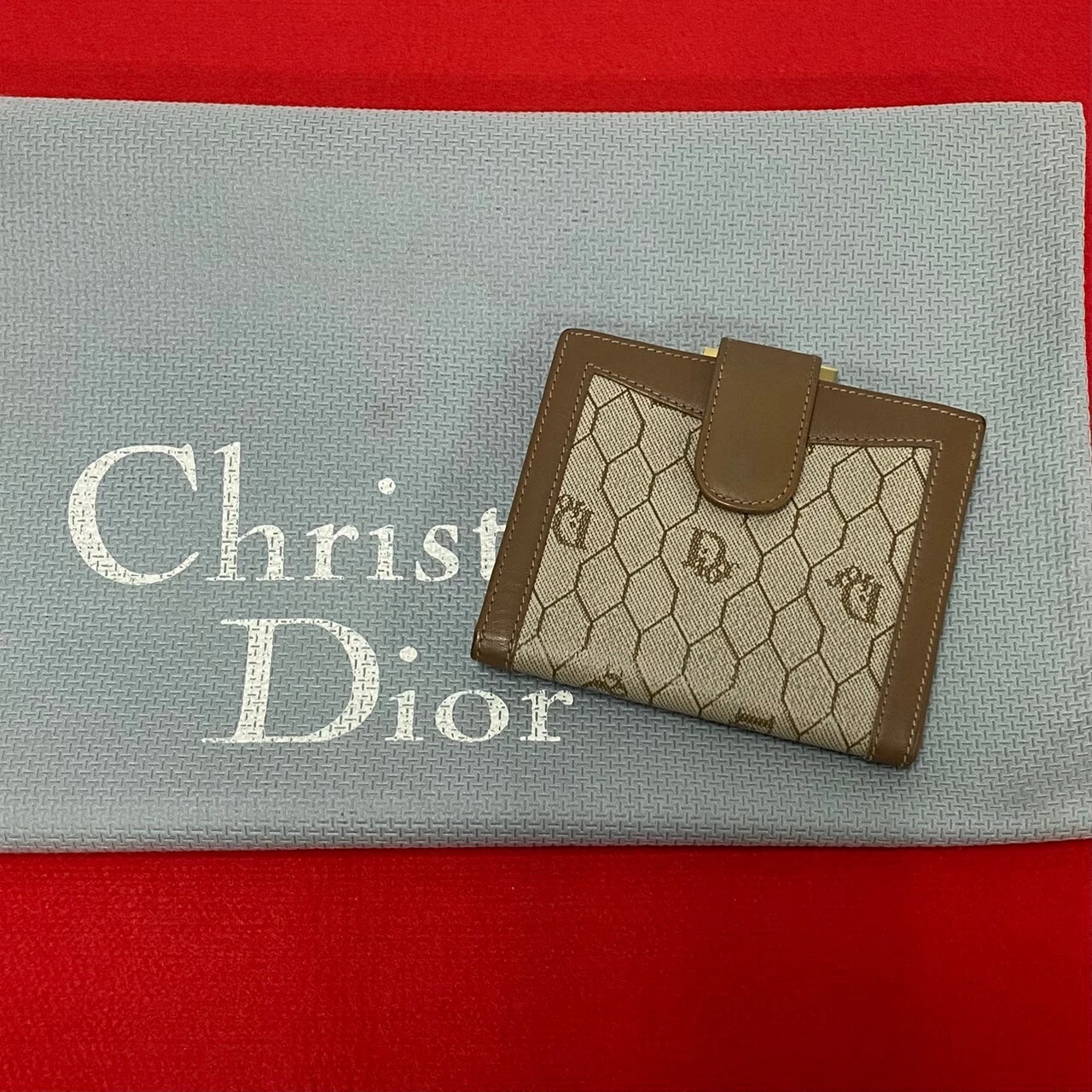 Portefeuille Christian Dior motif nid d'abeille double pli cuir PVC marron 93285