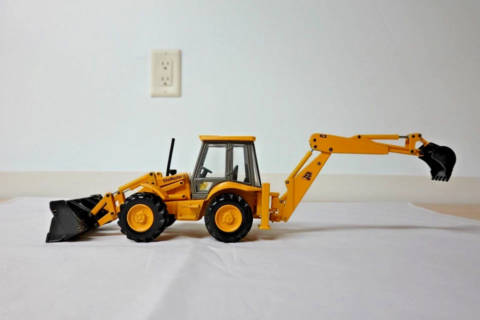 JOAL 175 JCB 4CX SITEMASTER BACKHOE LOADER  1:35 SCALE N.I.B. - Image 2 of 4