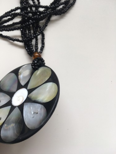 Handmade Large Round Pendant Black Beads Beach Mother Of Pearl Shell Necklace - Bild 10 von 12