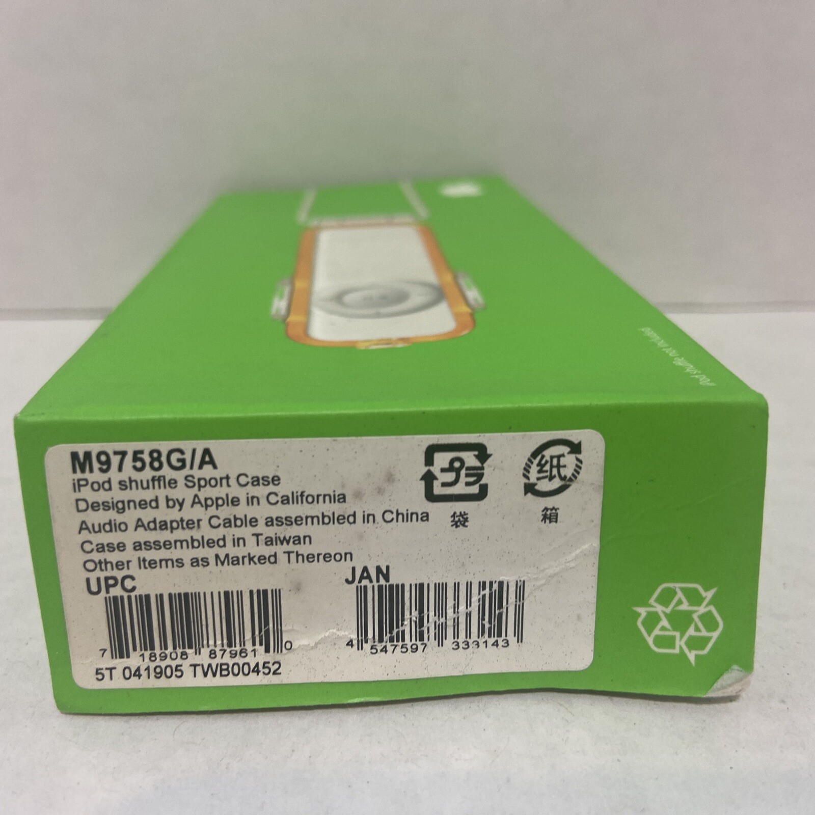 Original Apple iPod Shuffle Sport Case M9758G/A SEALED BOX