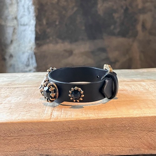 Gucci Black Leather Feline Stone Studded Bracelet - Picture 2 of 9