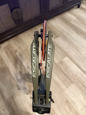 Bear Archery Escalate 70lbs Rt hand