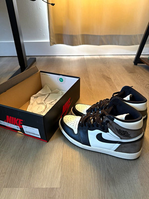 Nike Air Jordan 1 Retro High OG Mocha LIGHTLY WORN, EXCELLENT CONDITION