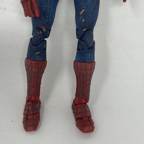 2002 ToyBiz Spider-Man Movie 6" Battle Ravaged Damaged Tobey Maguire Figure VTG - Picture 5 of 6
