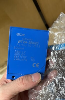 NEW SICK WT24-2B420 Photoelectric Sensor WT242B420 Expedited Shipping