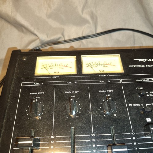Realistic 32-1200C DJ Stereo Mixing Console 5-Ch 3-Mic 2-Stereo Aux/Phono - Picture 2 of 11
