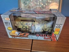 1:18 21ST CENTURY TOYS SD KF2 251 GERMAN HALFTRACK TROOP CARRIER TAN CAMOUFLAGE