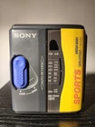 Sony Sports Mega Bass Walkman FM/AM Radio WM-FS393 Vintage Working