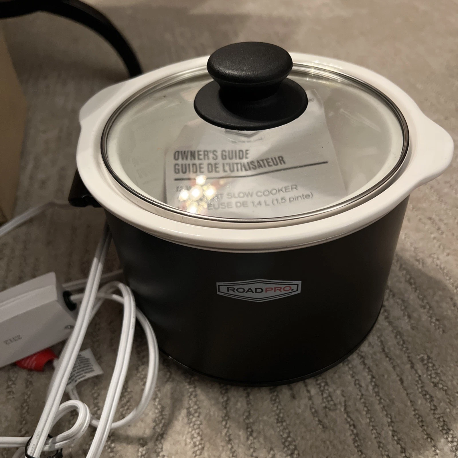 RoadPro-RPSL-350 Quart Slow Cooker, Auto Travel, 12V, White, 1.5 Quart