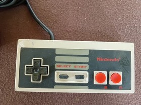 Nintendo NES Zapper Light Gun Gray NES‑005 & Original Controller Untested Parts