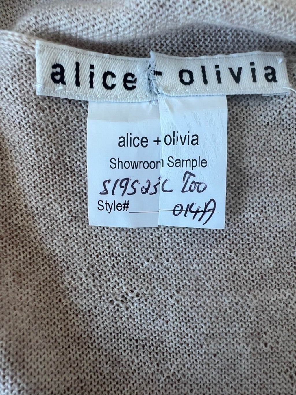 NWT Alice + Olivia Sample!! Beige Ruffle Knit Scarf & Wrap One Size image 6