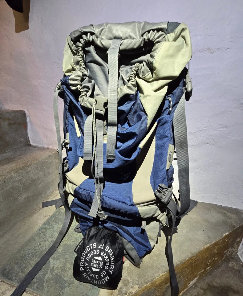 Mochila Deuter ACT Lite 65+10L Azul Plateado Medianoche con Cubierta de Lluvia Gregory Foto 3 de 4