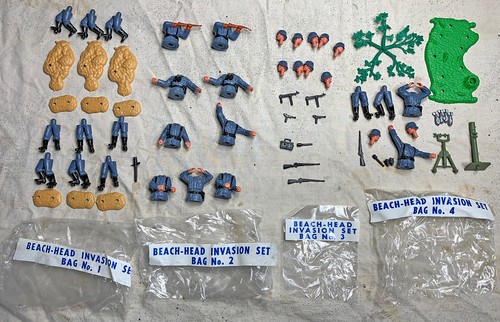 Timpo WWII Beachhead 152-pc Parts Bag w RARE US DRIVER mint 1970s toy soldiers - Picture 4 of 6