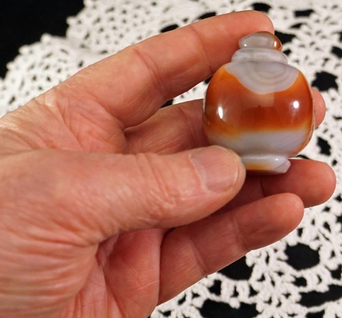 Sculpted Banded Agate Stone Snuff Bottle Rounded Shape Nice Coloring - Picture 8 of 9