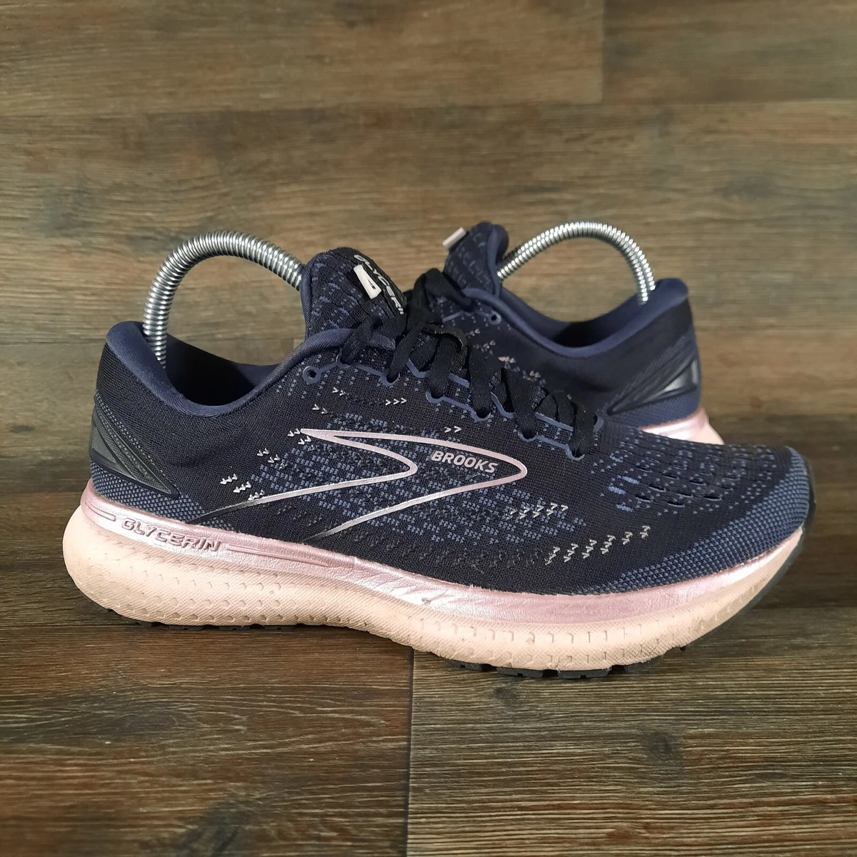 Womens hotsell brooks 9.5
