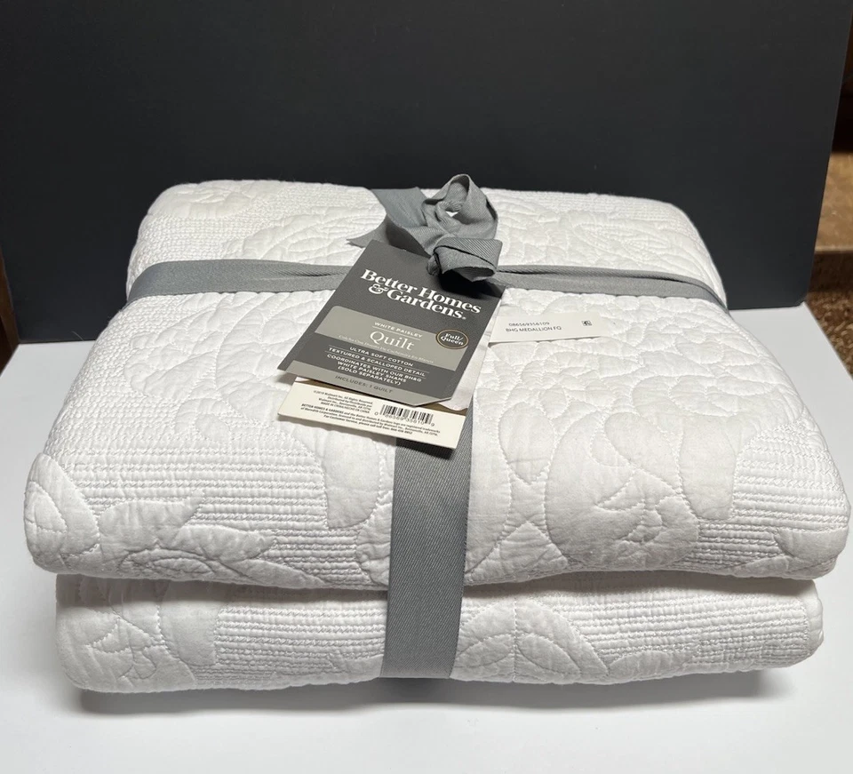 Better Homes & Garden Queen Scalloped Paisley Textured Soft Cotton Quilt White - Image 4 of 4