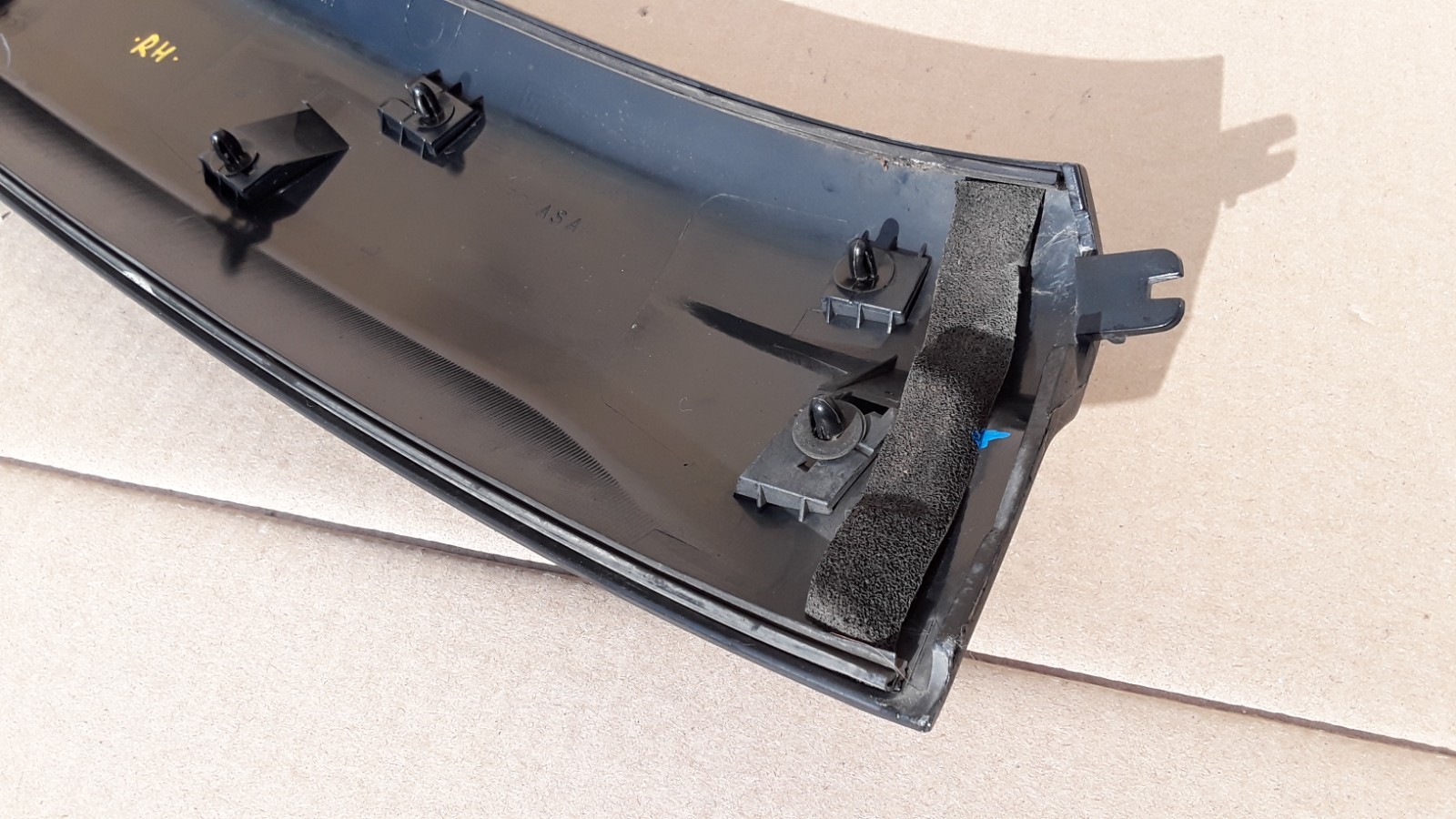 2003-2011 Honda Element Front Right  Exterior Roof Garnish Cover Panel Black OEM