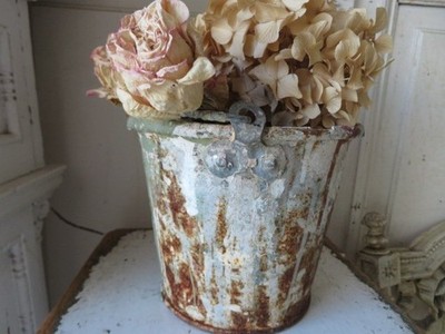 Vintage Metal PAINTERS PAINT PAIL BUCKET Paint Drips & Rust SMALL SIZE
