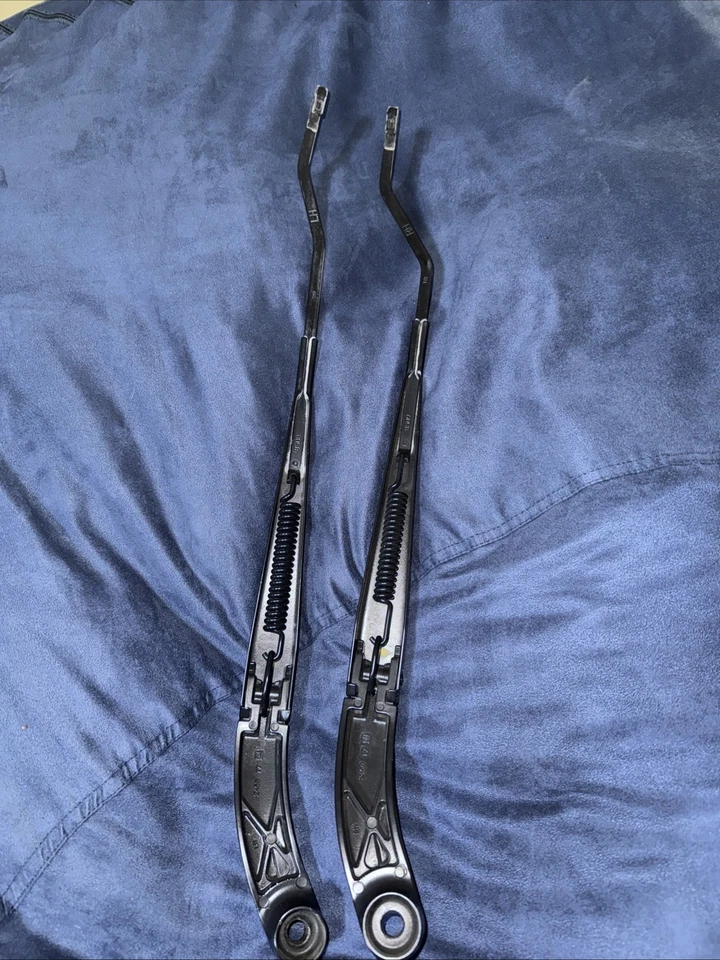 Juego de brazo limpiaparabrisas delantero Cadillac Escalade ESV OE 2015-2020 (DERECHA Y DERECHA) Foto 4 de 4