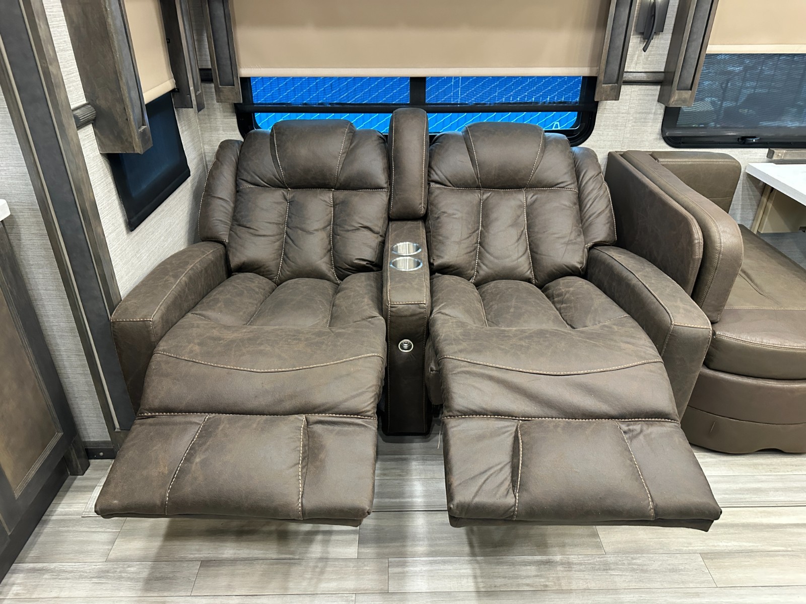 2022 VANLEIGH BEACON 32RLB LUXURY FIFTH WHEEL TRAILER "TIFFIN"