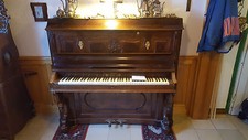 Klavier aus der Gründerzeit, von ca. 1880.  Guter, altersgemäßer Zustand. 
