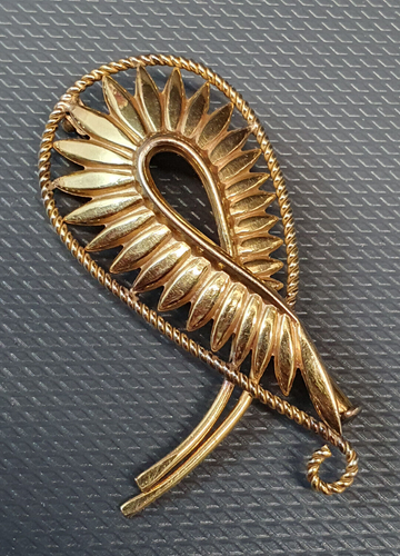 Broche Yves Saint Laurent Doré en Plaqué or - 65564866