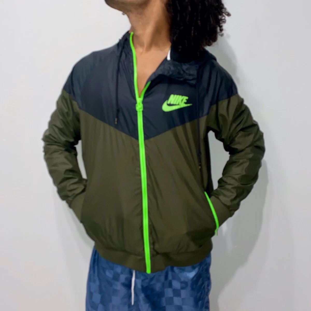Nike green hotsell windbreaker