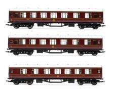HORNBY 'OO' GAUGE RAKE OF 3 LMS MAROON STANIER CORRIDOR COMPOSITE '3934' COACHES