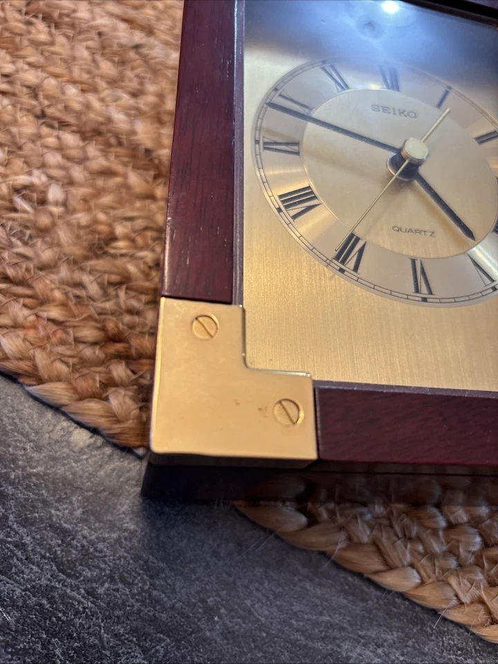 Vintage 1980s Seiko Two Tone Brass And Wood QW104B Clock Desk Clock Bold Nice! - Image 3 of 4