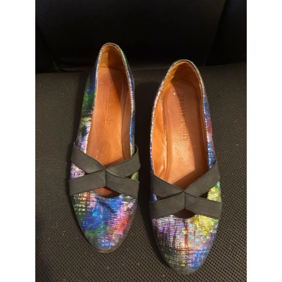 Sapatos baixos femininos Gentle Souls by Kenneth Cole Newman multicoloridos metálicos de balé - Imagem 3 de 4