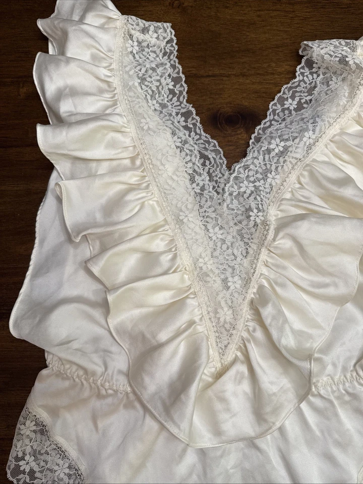 Lencería de encaje blanco y satinado crema de colección Teddy Lily of France ropa de dormir talla M EE. UU. Foto 2 de 4