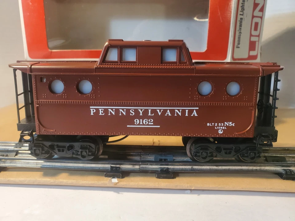 Vintage 1976 Lionel 6-9162 Pennsylvania Lighted Porthole Caboose Tested OB - Image 3 of 4