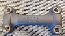 Triumph Uchwyt na kierownicę Riser Clamp Bonneville Bobber Speedmaster
