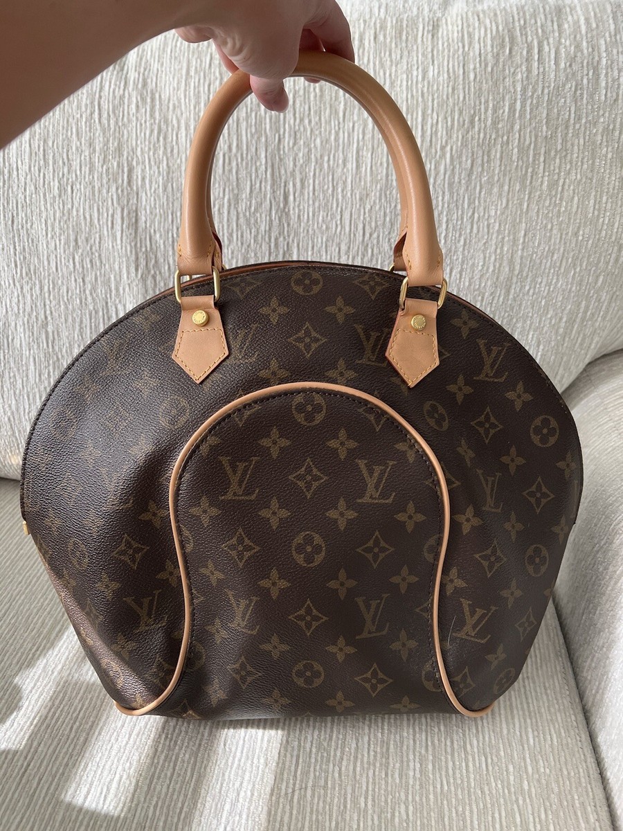 Louis Vuitton Ellipse Monogram Canvas Purse Gently Used  display picture 3