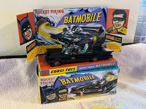 CORGI 267 BATMOBILE GLOSS BLACK TOW HOOK ISSUE MISSILES & PAPERWORK NEW BOXED - Picture 12 of 12