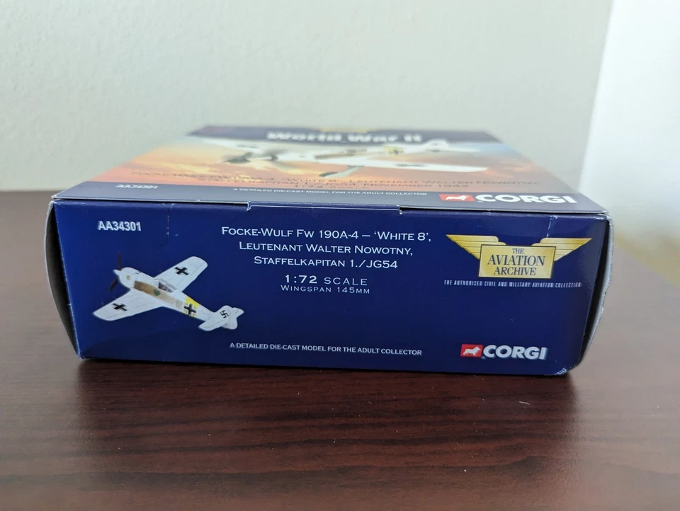 FW190A, "BLANCO 8" 1 JG 54 WALTER NOWOTNY, FRENTE ORIENTAL 1942 - CORGI 34301 1/72 Foto 3 de 4