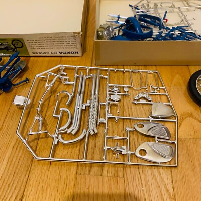 オートバイ・バイク Revell CB72 CUSTOM BIKE SCRAMBLER 1/8 Revell CB72 CUSTOM BIKE SCRAMBLER 1/8 - メルカリ