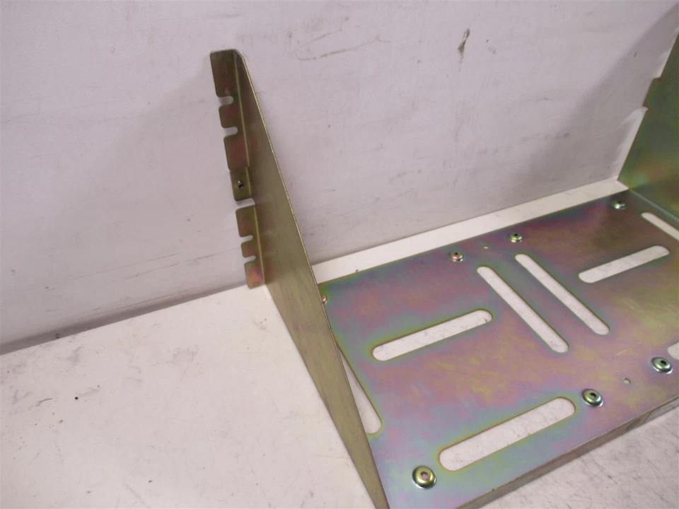 Panasonic Video Monitor WV-5362 Rack Mount for 2 CRT Video Monitors 17" 4.5 RU/U - Image 4 of 4