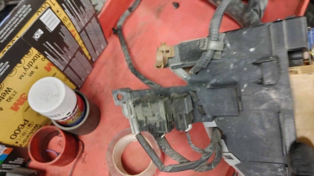 1998-2001 Nissan Stagea WGNC34 Fuse box Fuse assembly engine