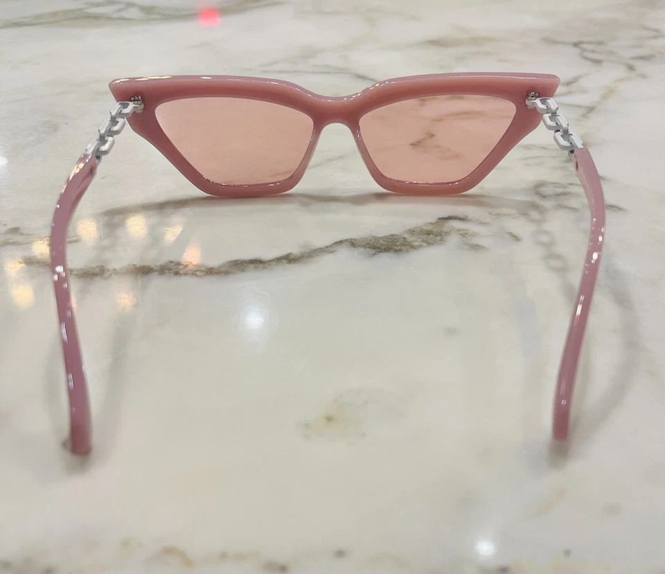 Gafas de sol estilo ojo de gato rosa inspiradas en el aspecto clásico vintage Foto 3 de 4