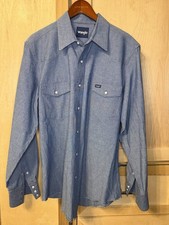 Wrangler Solid Blue Chambray Cotton Point Collar Long Sleeve Button-Up 17x36